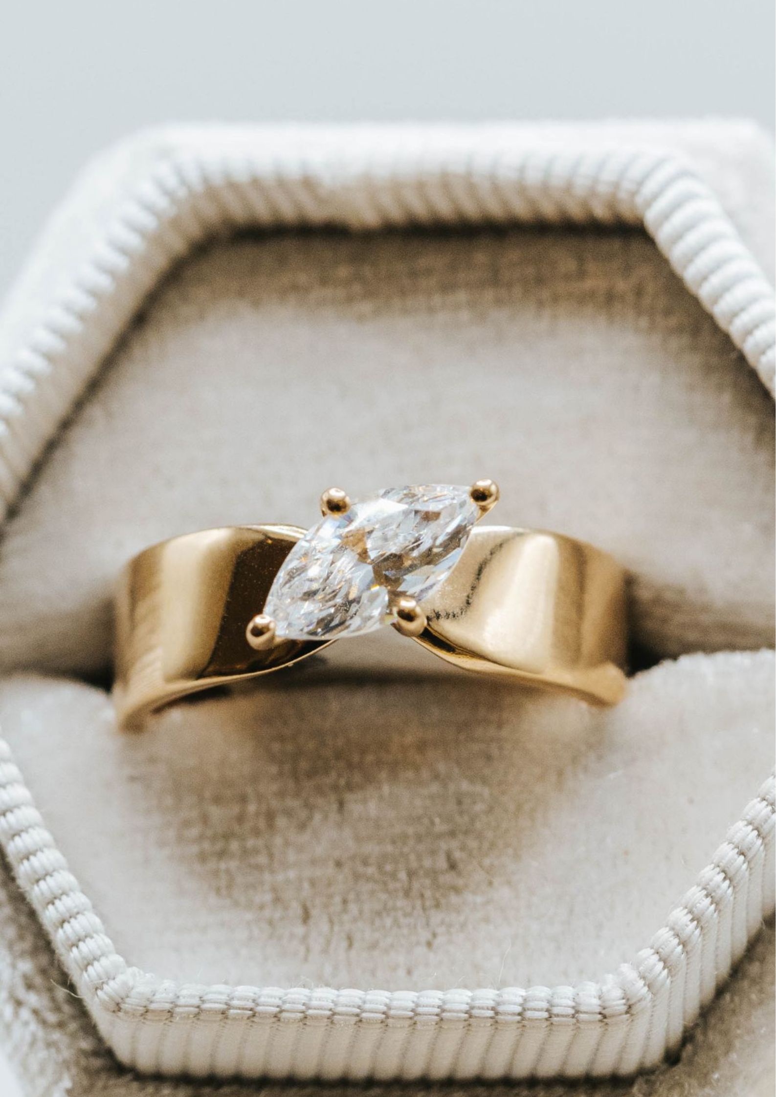 Vestido de novia con flores de Sophie et Voilá