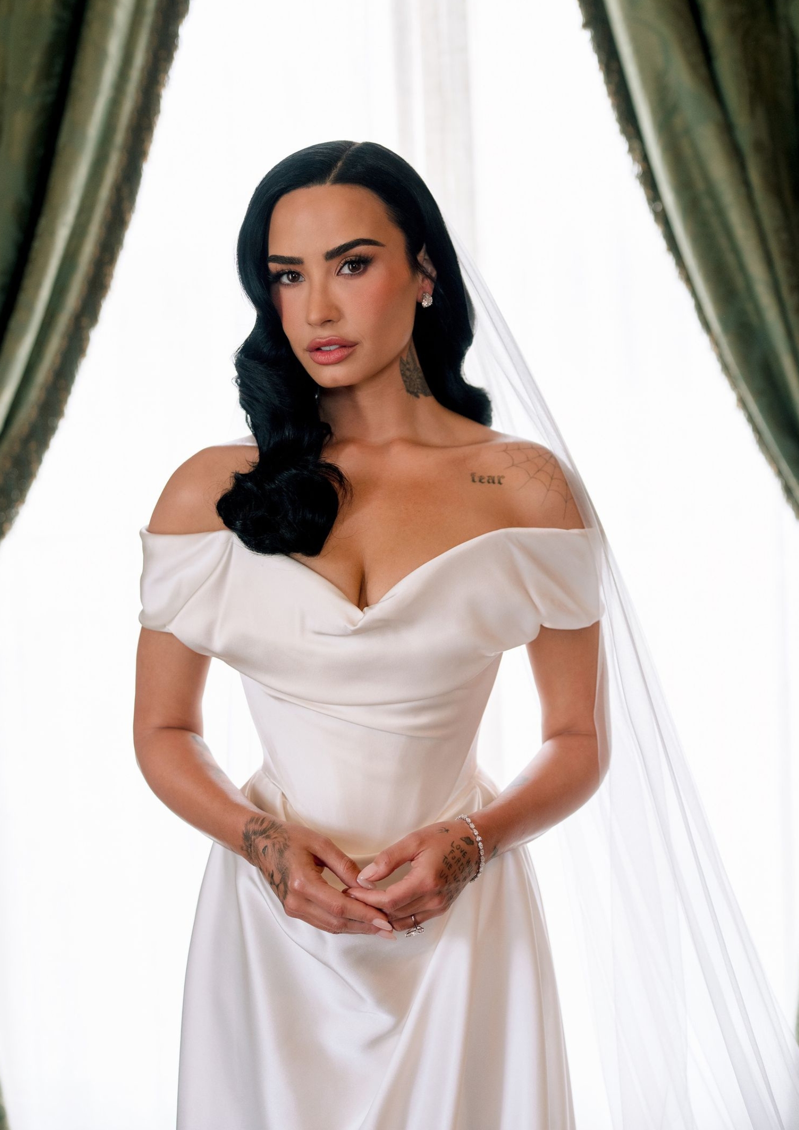 Vestido de novia con flores de Sophie et Voilá