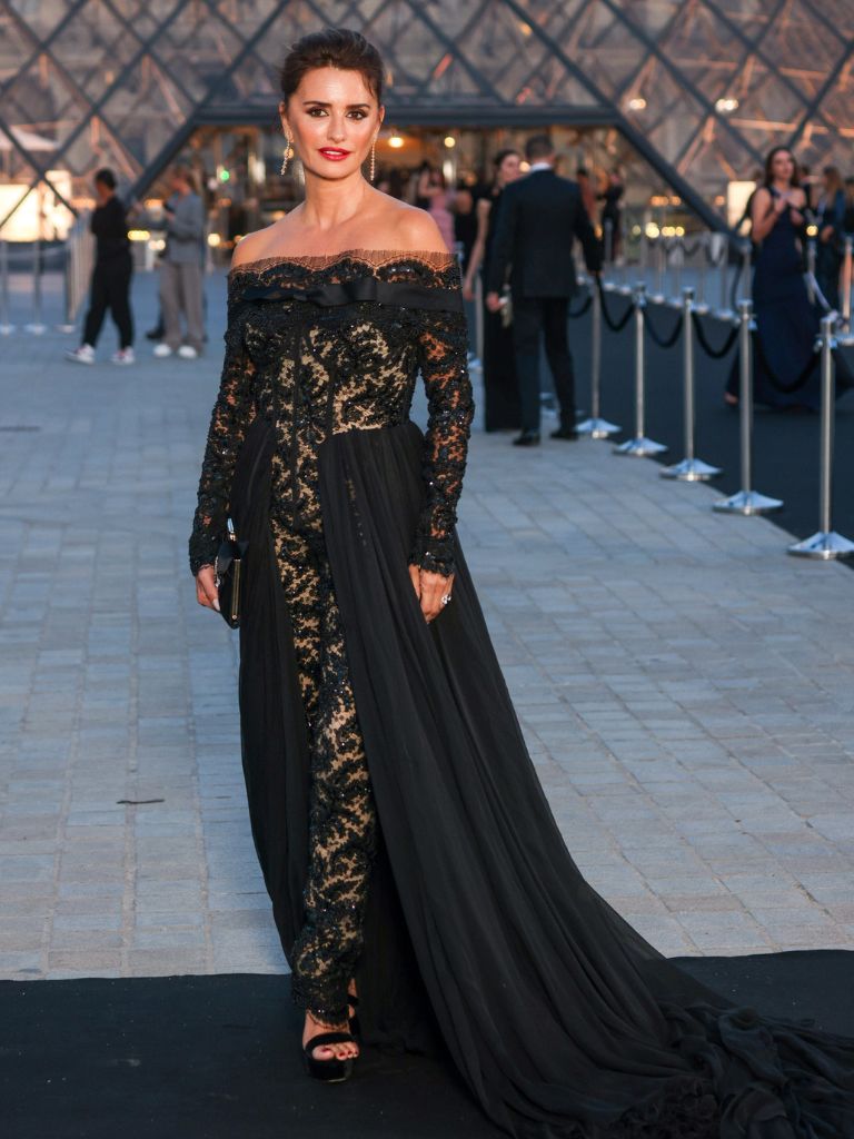 Penelope-cruz-negro-invitada-look