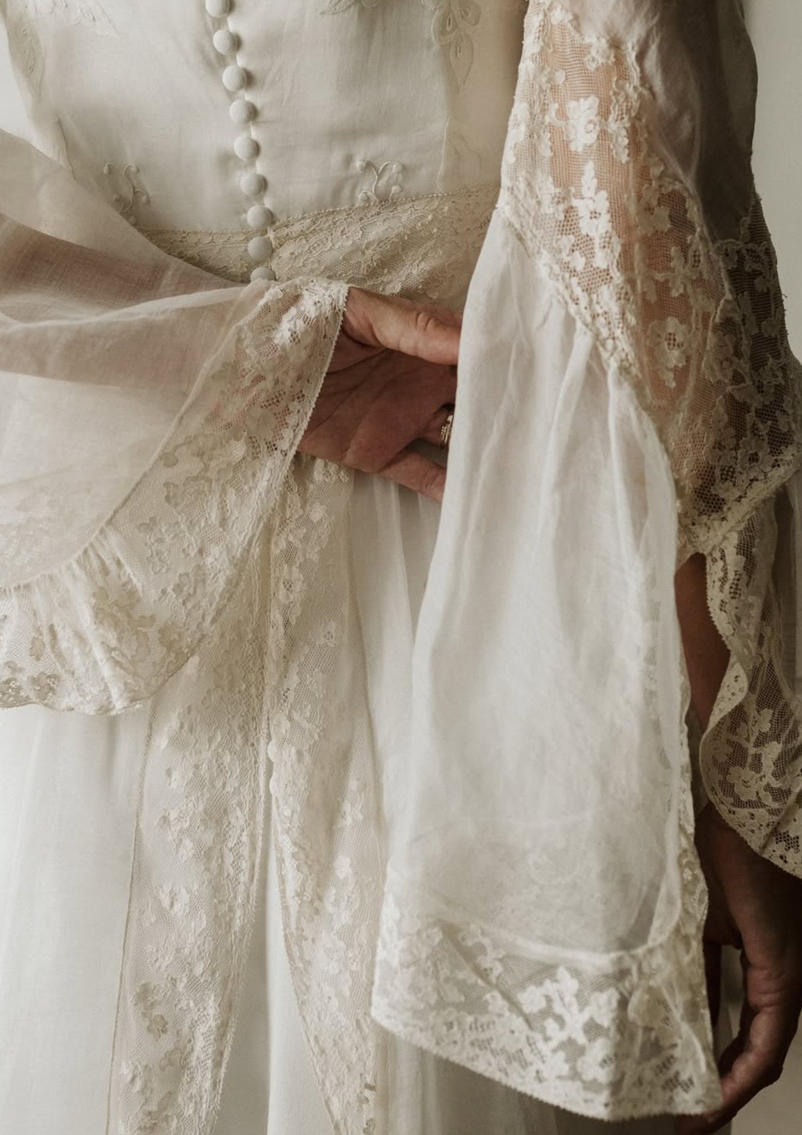 Vestido de novia con flores de Sophie et Voilá