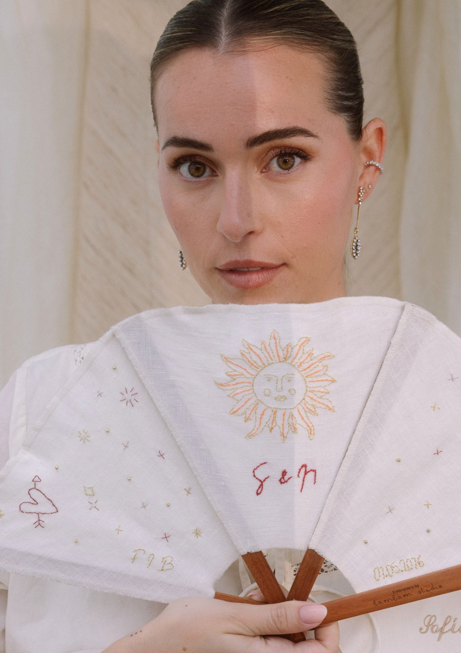 2 Vestido de novia con flores de Sophie et Voilá