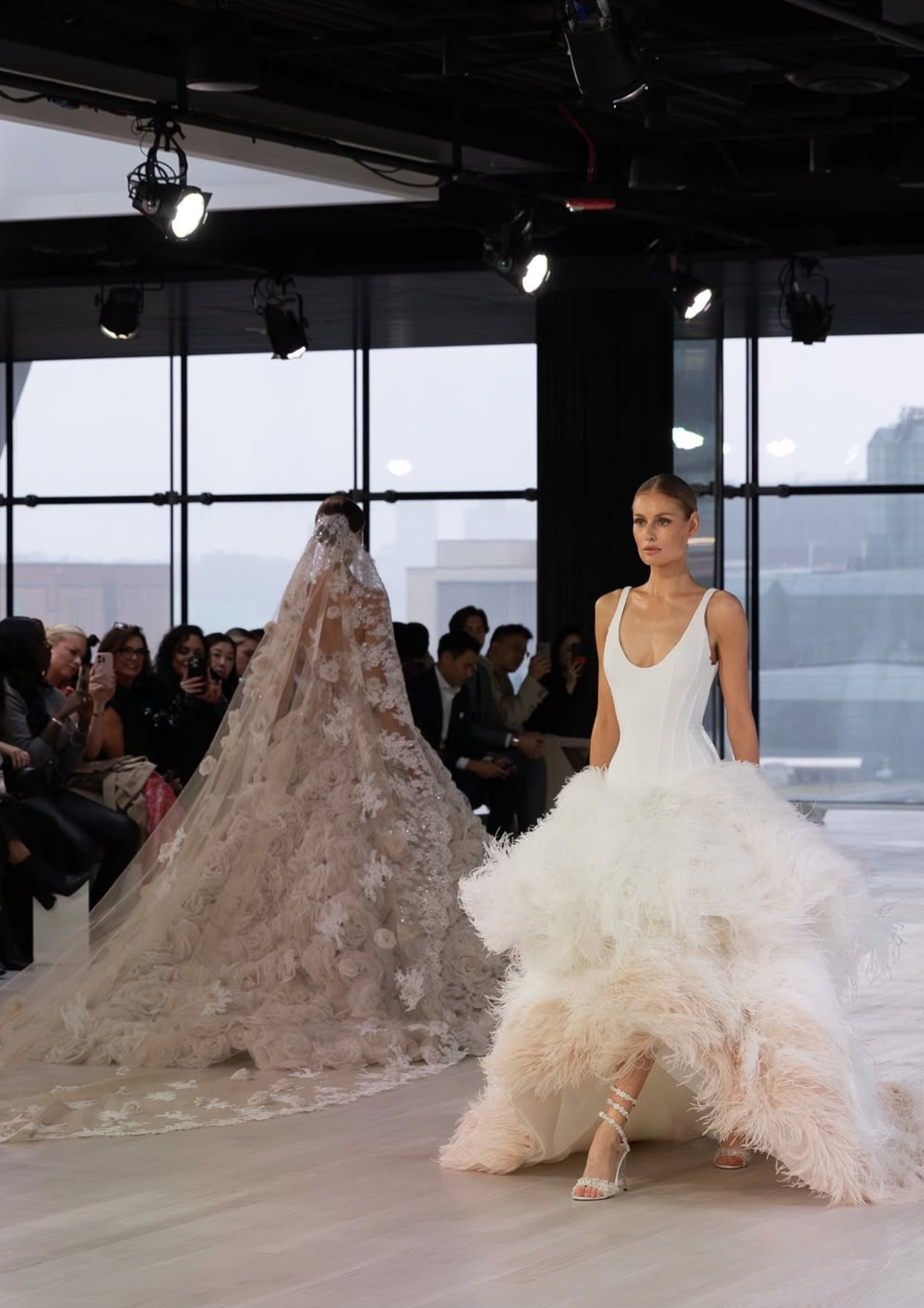 Vestido de novia con flores de Sophie et Voilá