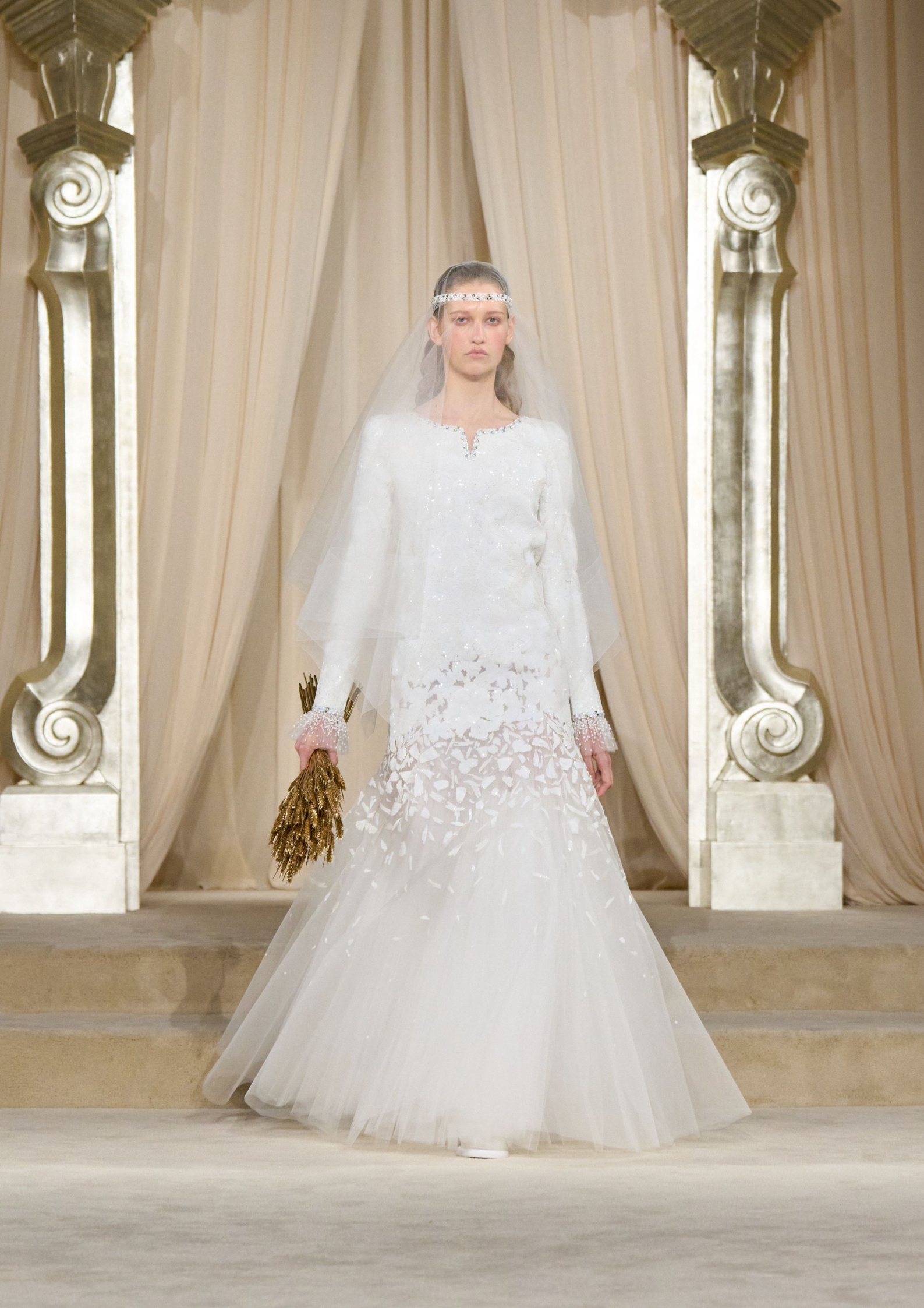 Vestido de novia con flores de Sophie et Voilá
